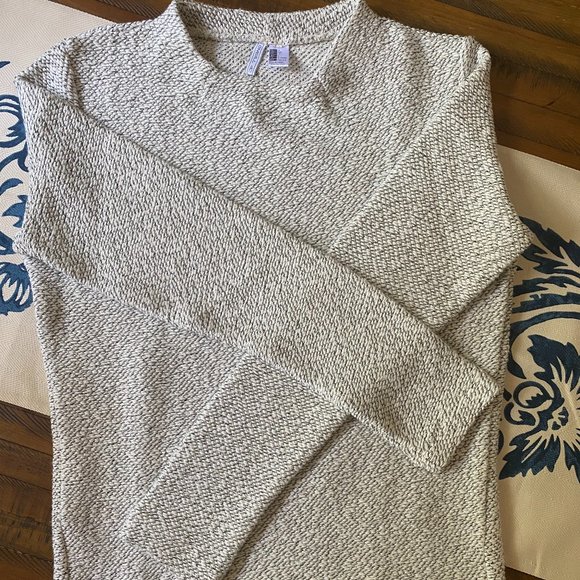 NWOT O'Neill White & Silver Sweater - Picture 1 of 7